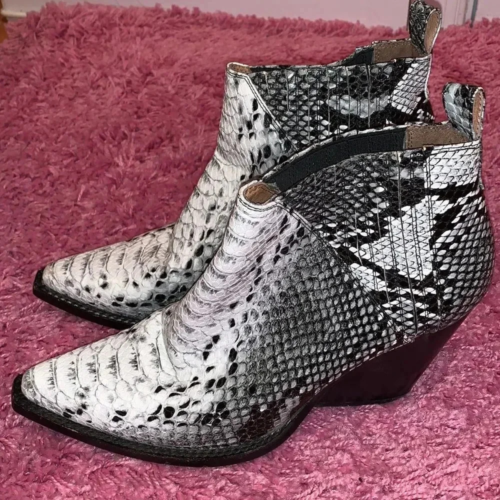 Jeffrey Campbell Snakeskin Booties Size 8.5 - Picture 4 of 6